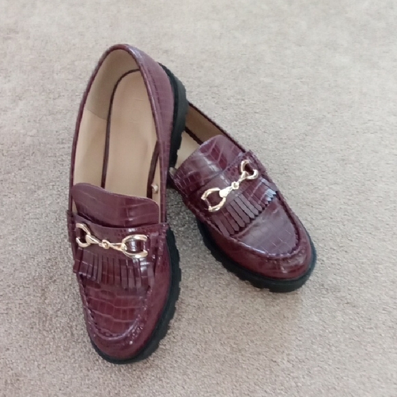 EUC! Elegant Burgundy Loafers with Gold Chain Detail - Picture 1 of 7